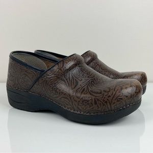 Dansko Women’s XP 2.0 Tooled Brown Leather Floral Slip On Clogs Size 39 (US 9)